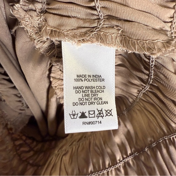 1. State Beige Cinched Sleeve Smocked Waist Top, Size Large - Picture 7 of 7